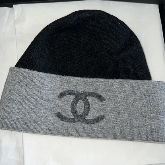 Auth Chanel Paris cashmere beanie hat black stylish CC logo warm accessories new - Picture 2 of 7